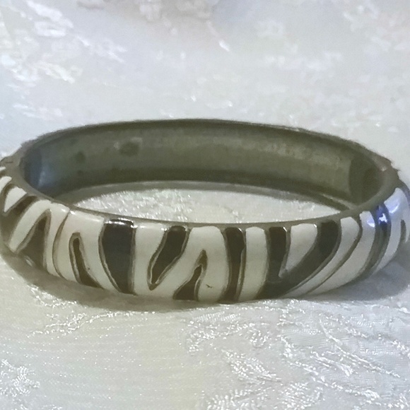 Vintage Hinged Black White Zebra Enamel Bangle - Picture 1 of 5